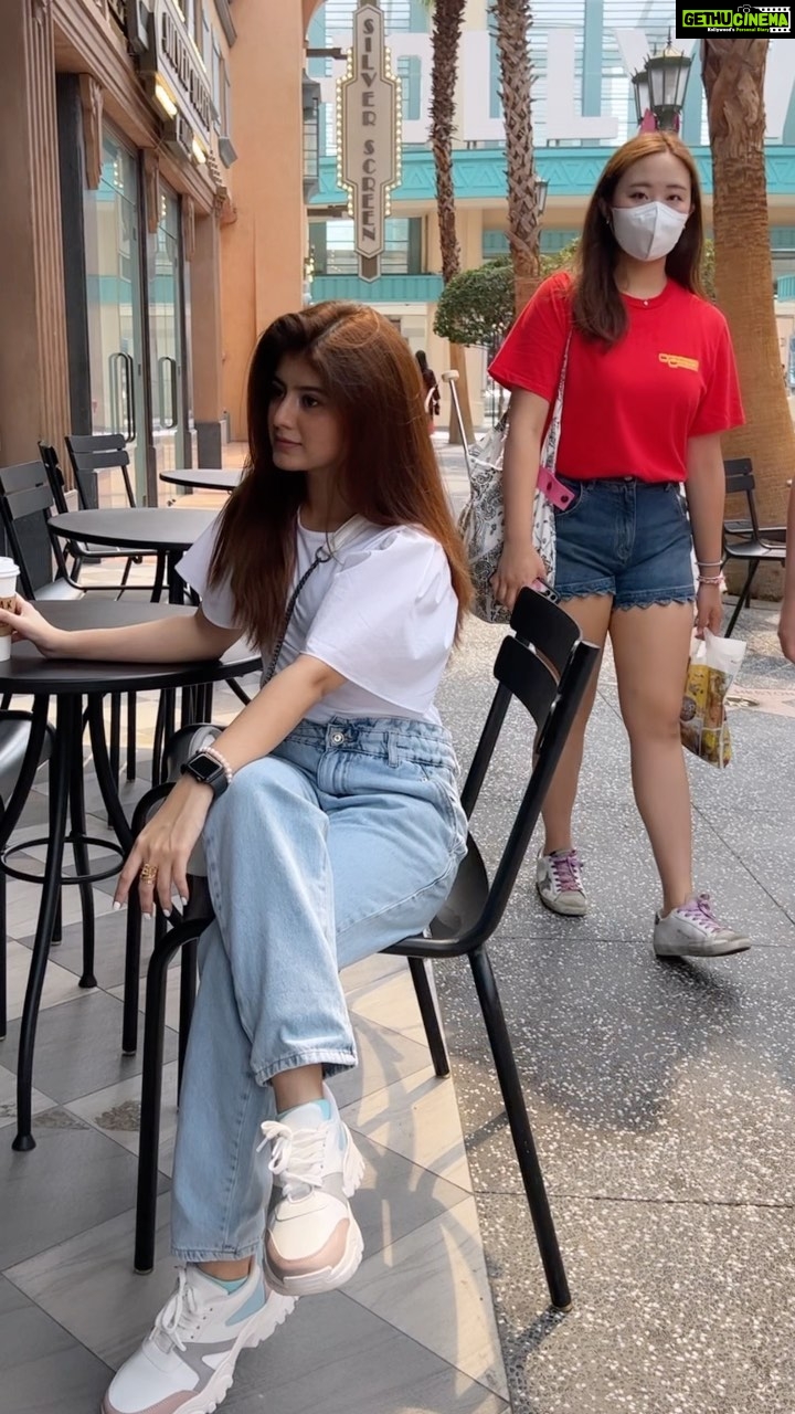 Arishfa Khan Instagram - Singapore! I have arrived💜 #singapore #universalstudio #transition #reels Universal Studios, Singapore