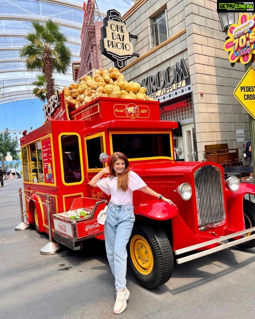 Arishfa Khan Instagram - UNIVERSAL STUDIOS SINGAPORE 💗✨ Such a beautiful place😍 Swipe right to see all the pictures!! 🪸 . . . #arishfakhan #universalstudios #singapore #throwback #fun #happiness #travel #arishfatraveldiaries Universal Studios Singapore
