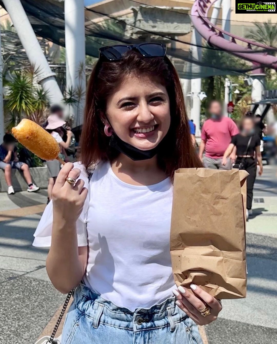 Arishfa Khan Instagram - UNIVERSAL STUDIOS SINGAPORE 💗✨ Such a beautiful place😍 Swipe right to see all the pictures!! 🪸 . . . #arishfakhan #universalstudios #singapore #throwback #fun #happiness #travel #arishfatraveldiaries Universal Studios Singapore