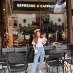 Arishfa Khan Instagram - Coffee in one hand, Confidence in other!🧋🤍 #throwback #singapore Universal Studios Singapore