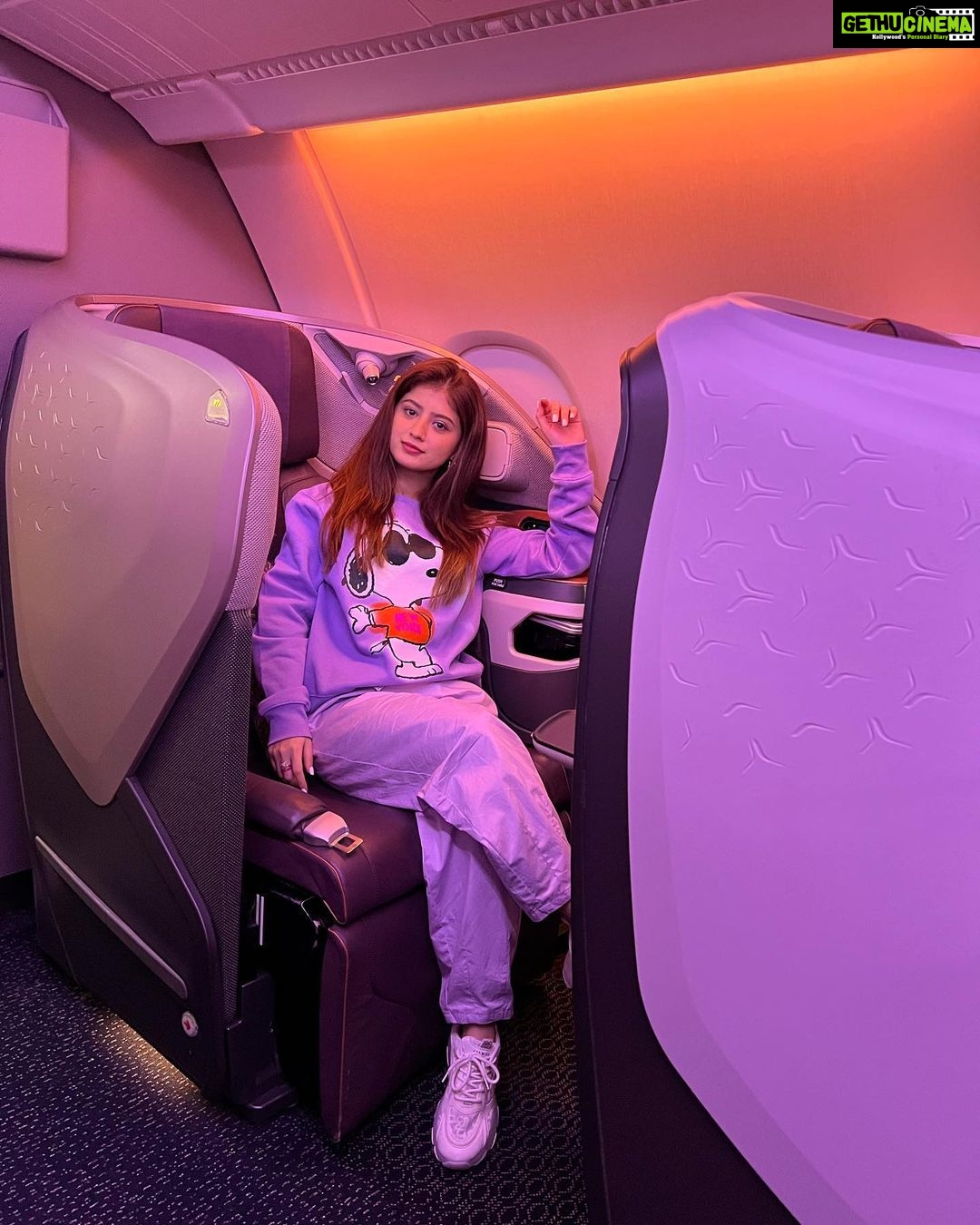 Arishfa Khan Instagram - First international trip! π«Άπ»π #singapore