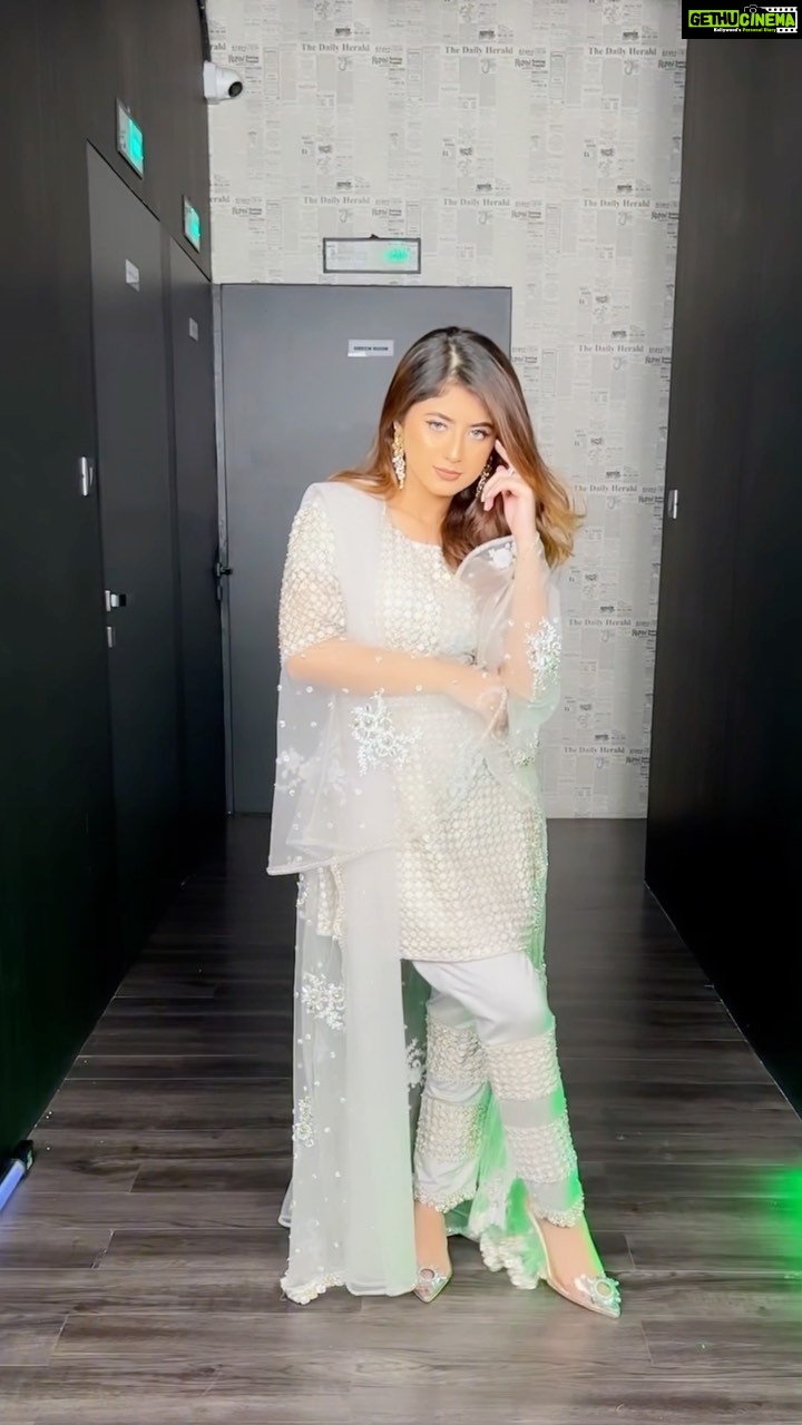 Arishfa Khan Instagram - One more transformation video for youβllπ«π€ π Beautiful location: @thribecreatorslab @thribecreators π #arishfakhan #bebomainbebo #eidoutfit #eid2022 #transition #transformation #reels #reelsinstagram #reelitfeelit