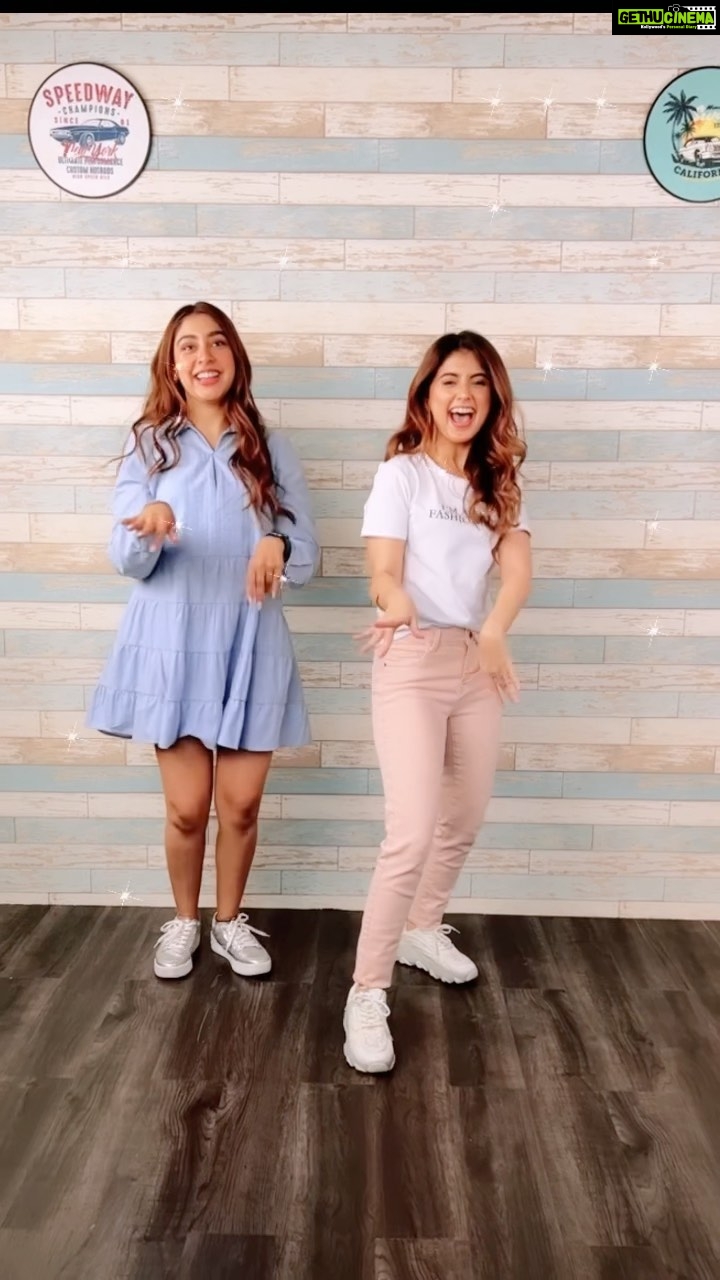 Arishfa Khan Instagram - Such a cute dance video cutie @nititaylor ๐ ๐Pretty location: @thribecreatorslab @thribecreators ๐ #arishfakhan #iwantsomeonetoloveme #dance #friends #reels #reelsinstagram #reelitfeelit