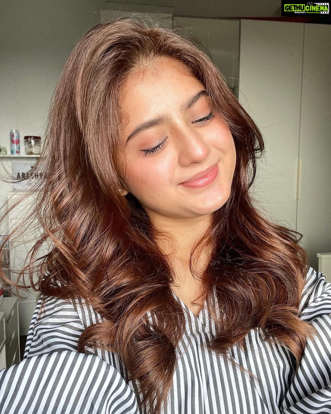 Arishfa Khan Instagram - You become what you believe, so believe in yourself.π€π«Άπ»π€ #selfie #newhaircolor #nofilter