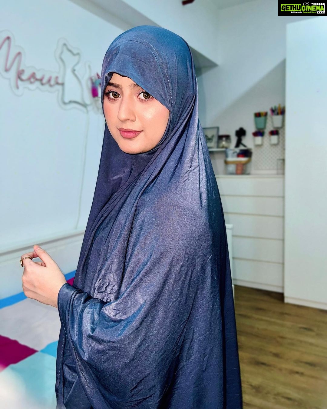 Arishfa Khan Instagram - 𝘈𝘭𝘭𝘢𝘩 𝘪𝘴 𝘢𝘭𝘸𝘢𝘺𝘴 𝘸𝘪𝘵𝘩 𝘵𝘩𝘰𝘴𝘦 𝘸𝘩𝘰 𝘢𝘳𝘦 𝘵𝘳𝘶𝘭𝘺 𝘱𝘢𝘵𝘪𝘦𝘯𝘵! 𝘑𝘶𝘮𝘮𝘢𝘩 𝘔𝘶𝘣𝘢𝘳𝘢𝘬🤍 #𝘖𝘭𝘥𝘱𝘩𝘰𝘵𝘰
