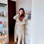 Arishfa Khan Instagram - Jummah Mubarak🌙🤍 📸: @arshinaz138 Wearing: @asbaabofficial #arishfakhan #jummahmubarak #eidoutfit #blessed #alhamdulillah