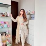 Arishfa Khan Instagram - Jummah Mubarak🌙🤍 📸: @arshinaz138 Wearing: @asbaabofficial #arishfakhan #jummahmubarak #eidoutfit #blessed #alhamdulillah
