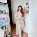 Arishfa Khan Instagram - Jummah Mubarak🌙🤍 📸: @arshinaz138 Wearing: @asbaabofficial #arishfakhan #jummahmubarak #eidoutfit #blessed #alhamdulillah