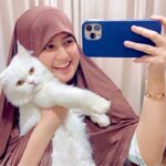 Arishfa Khan Instagram - Ramadan ka dusra Jummah Mubarak ho🤍 6th Roza vlog with mamma coming tomorrow at 12pm on my Youtube channel ❤️✨