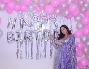 Arshi Khan Instagram - Abba amma aur mere bhai ❤️❤️❤️❤️❤️❤️❤️❤️❤️❤️❤️ #arshi #arshikhan #family #birthday