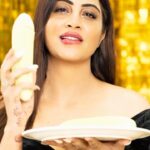 Arshi Khan Instagram - Yeh Kya kar Diya 🙈🥒 @arshikofficial . #feelitreelit #feelkaroreelkaro #trending #arshikhan #arshan #eshanmasih . Shoot by @black_lotus99 Location @o3studioz