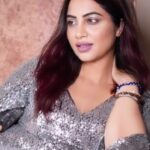 Arshi Khan Instagram - ❤️❤️❤️❤️ Bharosa lafz chota sa hai magar yaqin Dilane me puri zindagi nikal jaati hai ❤️❤️ #arshi #arshikhan