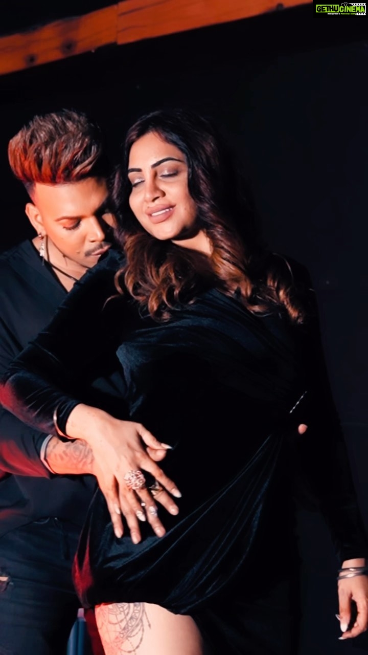 Arshi Khan Instagram - Jannate Sajaai Maine Tere Liye 😍 @arshikofficial . #feelitreelit #feelkaroreelkaro #trending #arshan #arshikhan . Shoot by @black_lotus99 Location @piyushdancestudioandheri