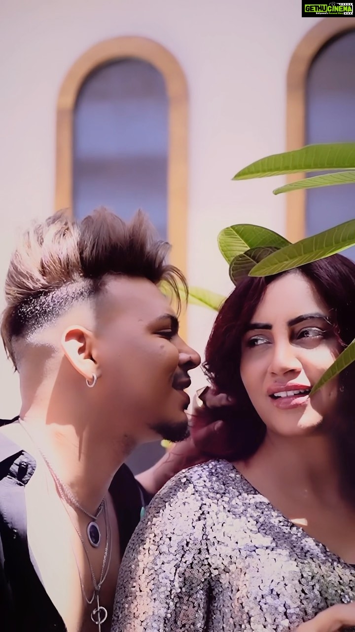 Arshi Khan Instagram - Uuuiii Uuuiiii @arshikofficial 😍 . #feelitreelit #feelkaroreelkaro #trending #arshikhan #eshanmasih . Shoot by @black_lotus99 Choreo by @sahilmasih98