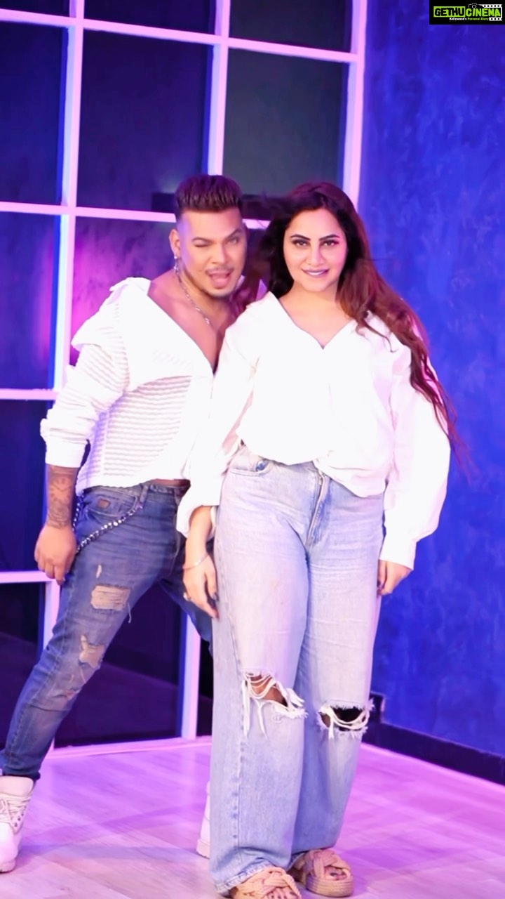 Arshi Khan Instagram - Dhadke Dil Baar Baar 🙈💓 @arshikofficial . #feelitreelit #feelkaroreelkaro #trending #arshan #arshikhan #eshanmasih . Shoot by @black_lotus99 Location @byou.in