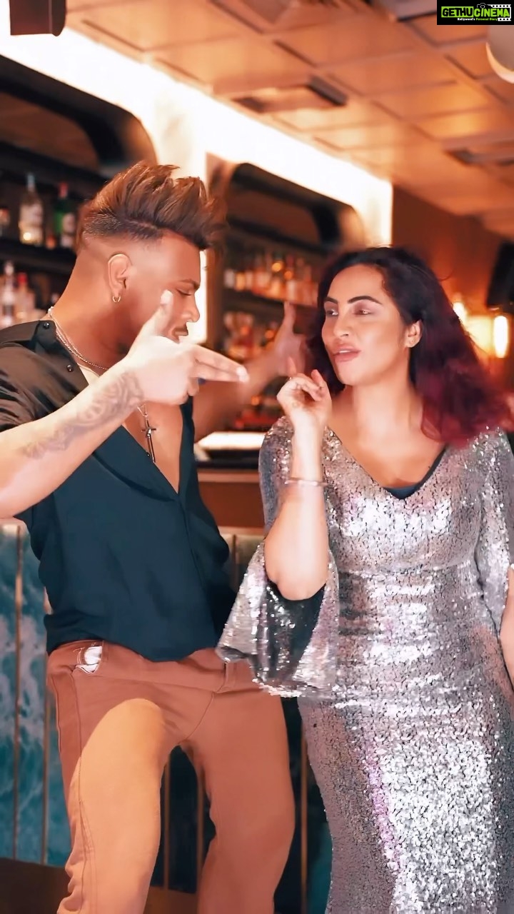 Arshi Khan Instagram - Mask on or mask off @eshanmasihchrist #arshi #arshikhan #reelsinstagram #reelitfeelit #reelsvideo #reelkarofeelkaro