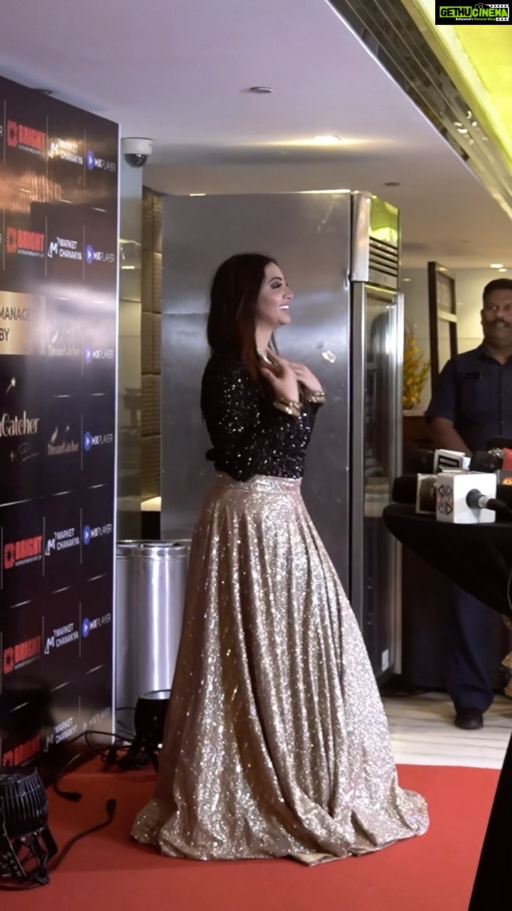 Arshi Khan Instagram - For media jitni tu milti jaaye utni lage thori thori #arshi #arshikhan #reels #reelsinstagram #reelitfeelit