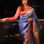 Arshi Khan Instagram - Eid Mubarak Awaam #eid #khairmubarak🌙 #arshi #arshikhan #sherukrishnagoni Makeup by @hema_dhavan Designer @vidyamourya096