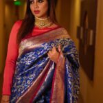 Arshi Khan Instagram - Eid Mubarak Awaam #eid #khairmubarak🌙 #arshi #arshikhan #sherukrishnagoni Makeup by @hema_dhavan Designer @vidyamourya096