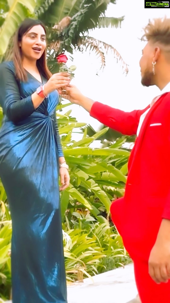 Arshi Khan Instagram - Jitni mile tu utni lage thori thori 🙈😍 @arshikofficial . #feelitreelit #feelkaroreelkaro #trending #arshan