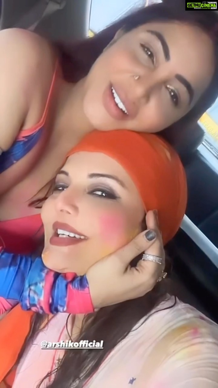 Arshi Khan Instagram - Did you check on me ❤️❤️❤️❤️ #arshikhan #arshi #deeshikha @deepshikha.nagpal