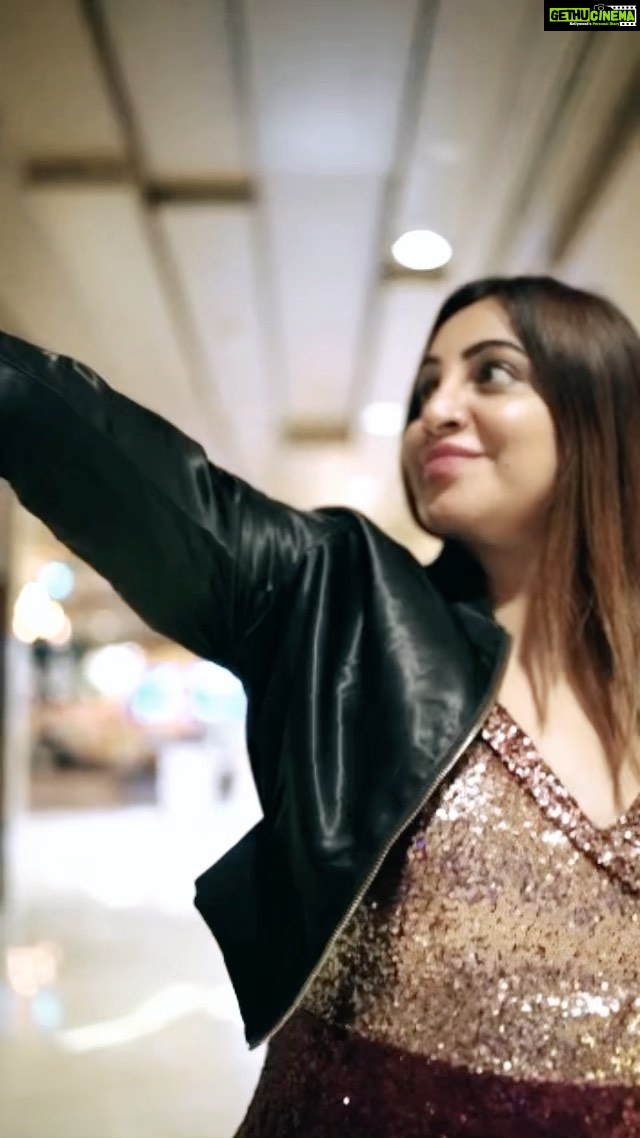 Arshi Khan Instagram - Koi nahi 👧🏻👧🏻👧🏻 dekhte to sab hai #arshi #arshikhan #sherukrishnagoni #reelsinstagram #reels #reelsvideo #reelitfeelit