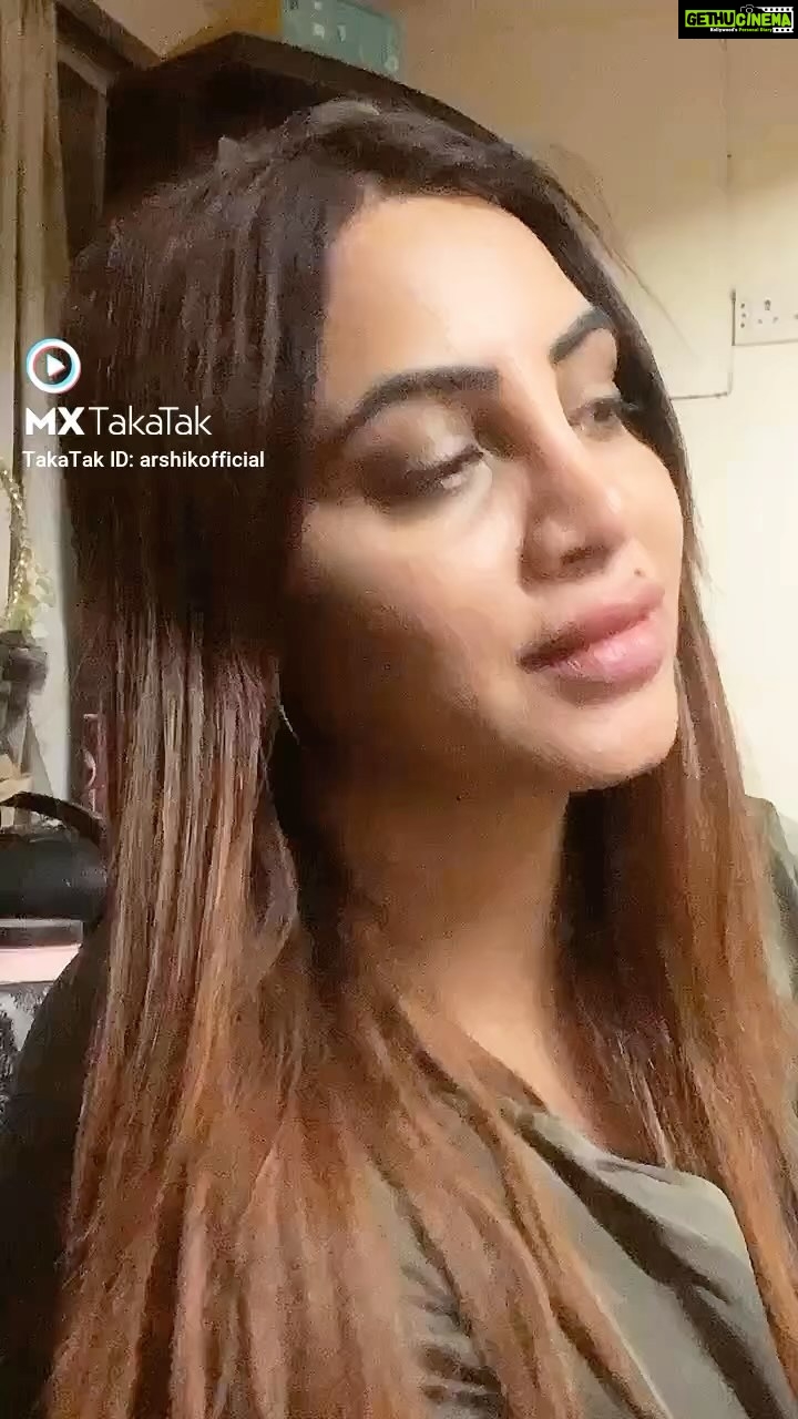 Arshi Khan Instagram - Ohh really 🙎♀️🙎♀️🙎♀️🙎♀️🙎♀️ #arshi #arshikhan #sherukrishnagoni #reels #reelsinstagram #reelitfeelit @mxtakatak