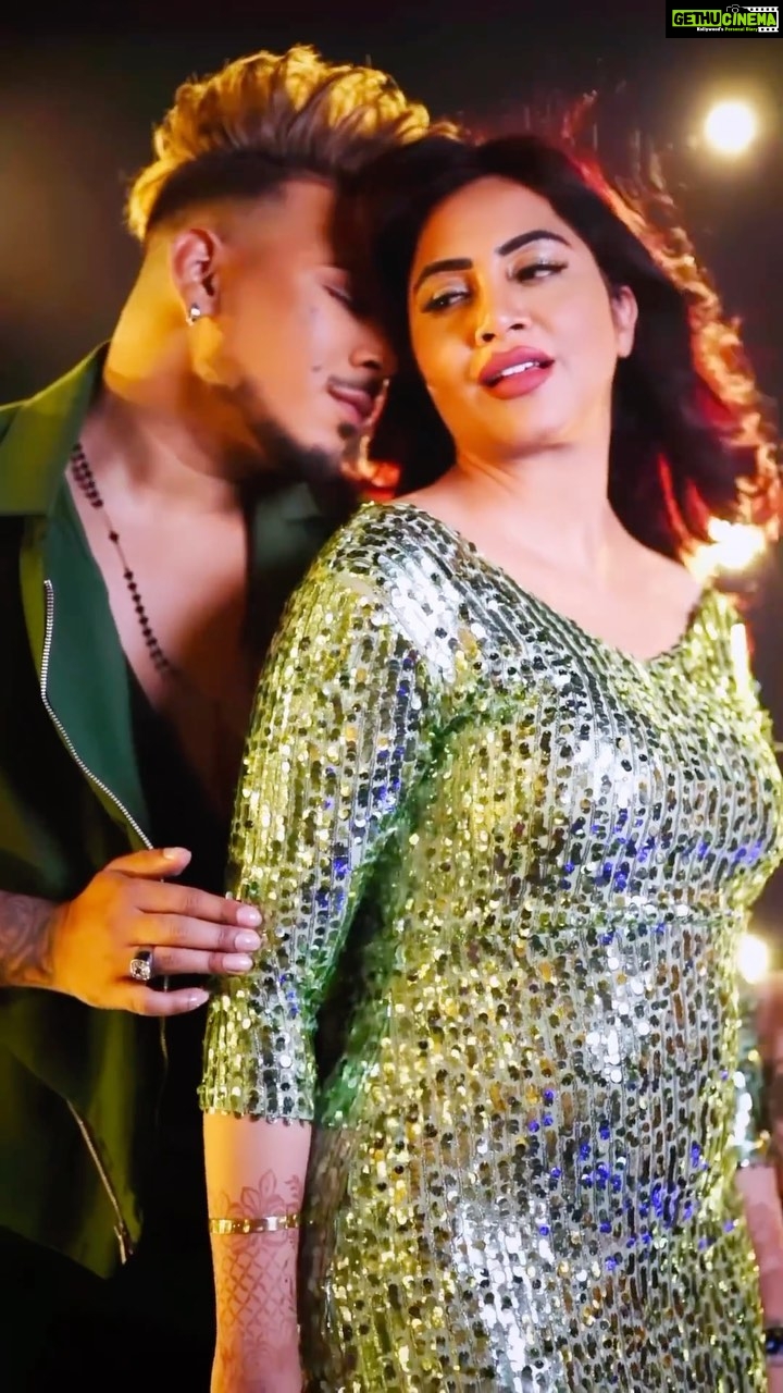 Arshi Khan Instagram - Dhaage Tod laao 😍 @arshikofficial . #feelitreelit #feelkaroreelkaro #trending #eshanmasih #arshikhan
