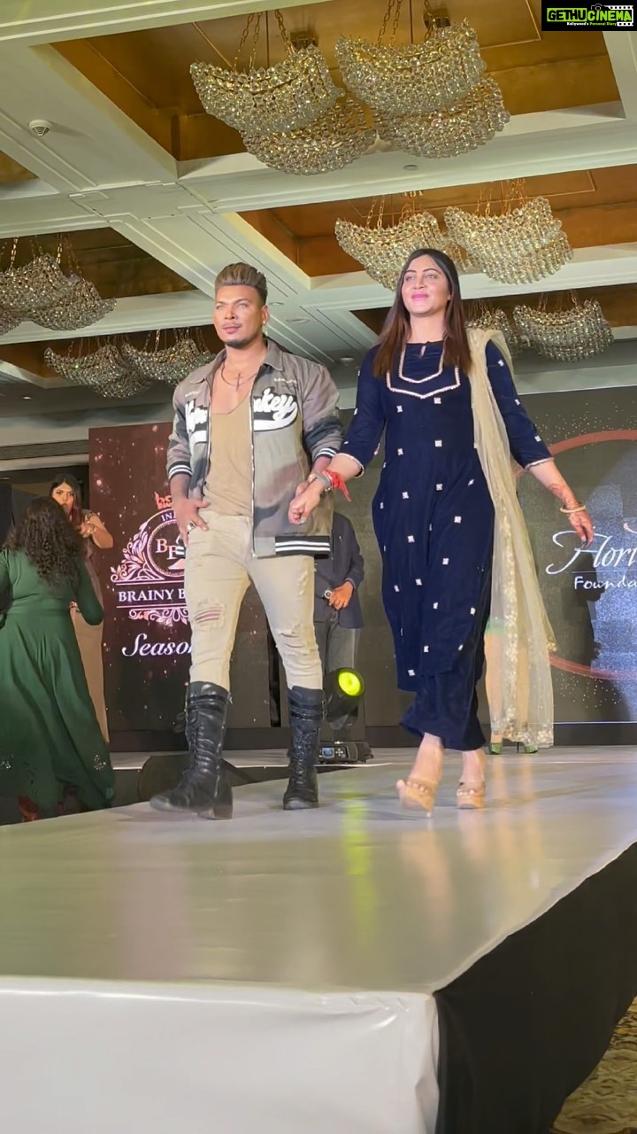 Arshi Khan Instagram - Rate our Ramp Walk 💃🏻🕺🏼 out 10 . #feelitreelit #feelkaroreelkaro #trending #rampwalk #arshikhan #eshanmasih . Outfit by @stardomlokhandwala