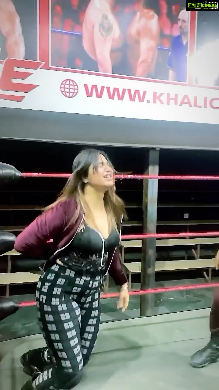 Arshi Khan Instagram - Dushman bhi mujhe khandaani Chahiye 🙏🙏🙏🙎♀️ #arshikhan #arshi #sherukrishnagoni #reels #reelsinstagram #reelitfeelit