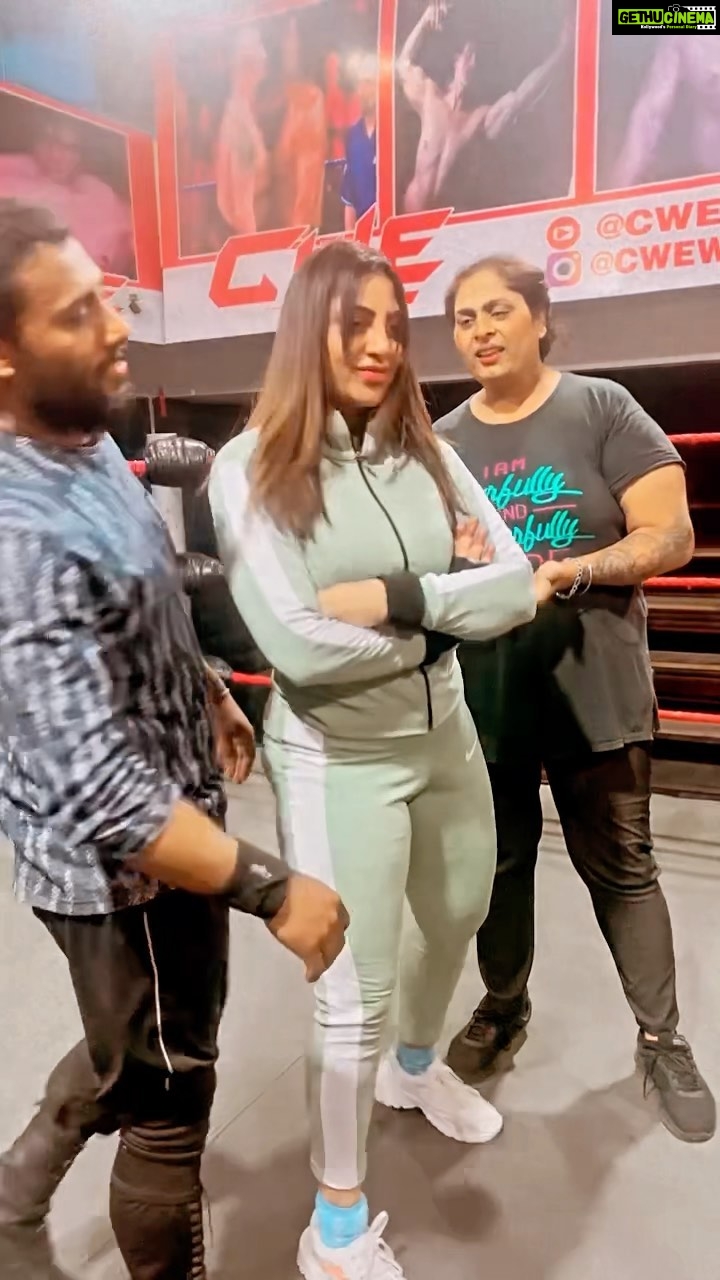 Arshi Khan Instagram - Meri jaan fever #merijaan #arshikhan #arshi #sherukrishnagoni #reels #reelsinstagram #reelitfeelit #reelkarofeelkaro