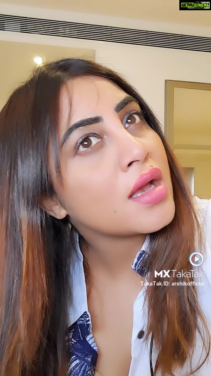 Arshi Khan Instagram - Ijjat se jeene ka #arshikhan #arshi #sherukrishnagoni #mxtakatak #reel @mxtakatak #aliabhatt #gangubaikathiawadi