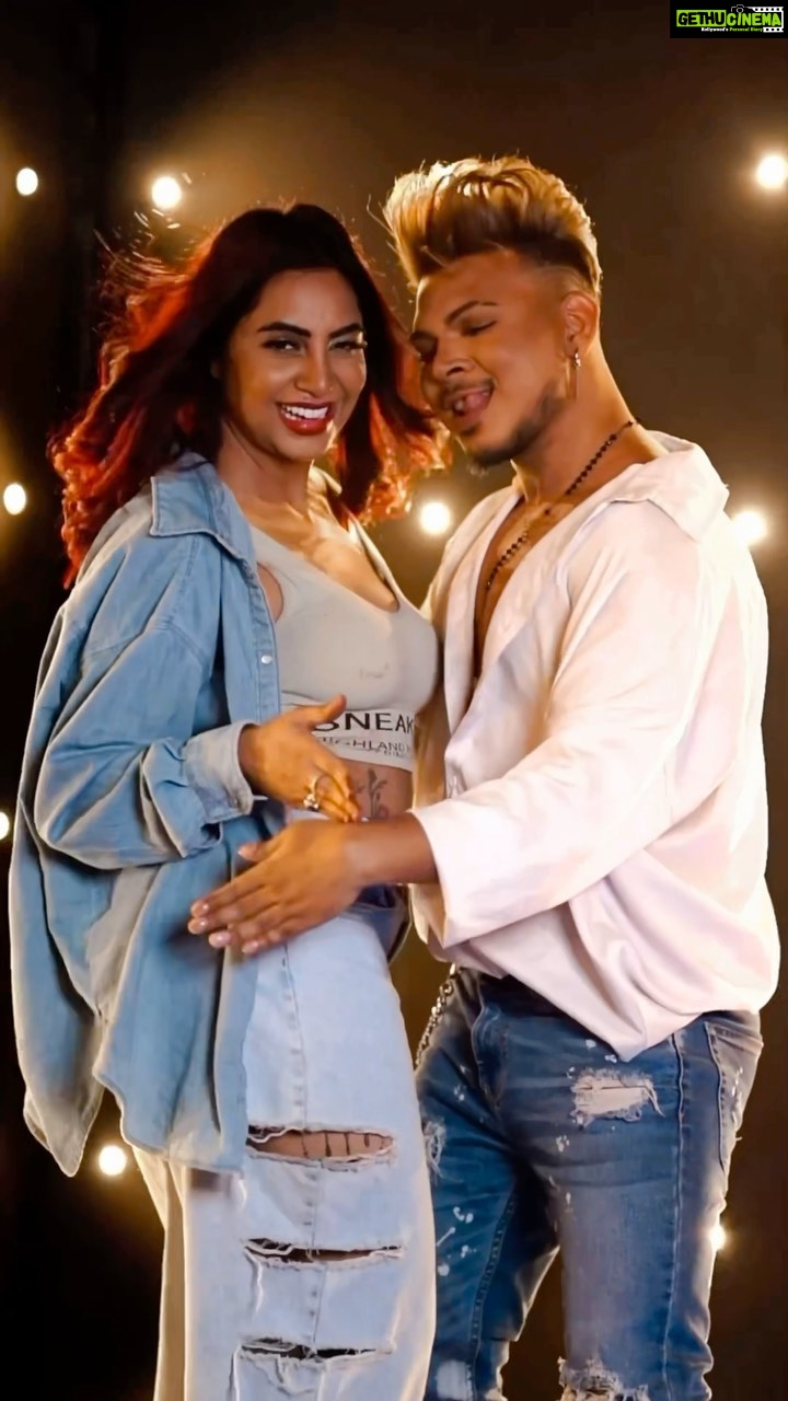 Arshi Khan Instagram - Tere liye kuch bhi karjayega ❤️❤️❤️❤️ @eshanmasihchrist #arshikhan #arshi #reels #reelsinstagram #reelsvideo #reelitfeelit
