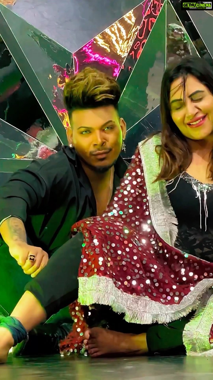 Arshi Khan Instagram - Once Again #ooantavaooooantava with Stunning @arshikofficial 😍🔥 . #feelitreelit #feelkaroreelkaro #trending #reels #dance #pushpa . Location @kings_united_india