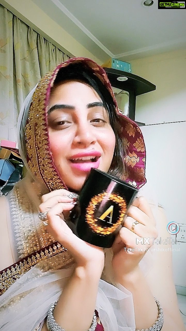 Arshi Khan Instagram - For #chailover only #arshikhan #arshi #sherukrishnagoni #reels #reelsinstagram #reelitfeelit #reelkarofeelkaro @mxtakatak