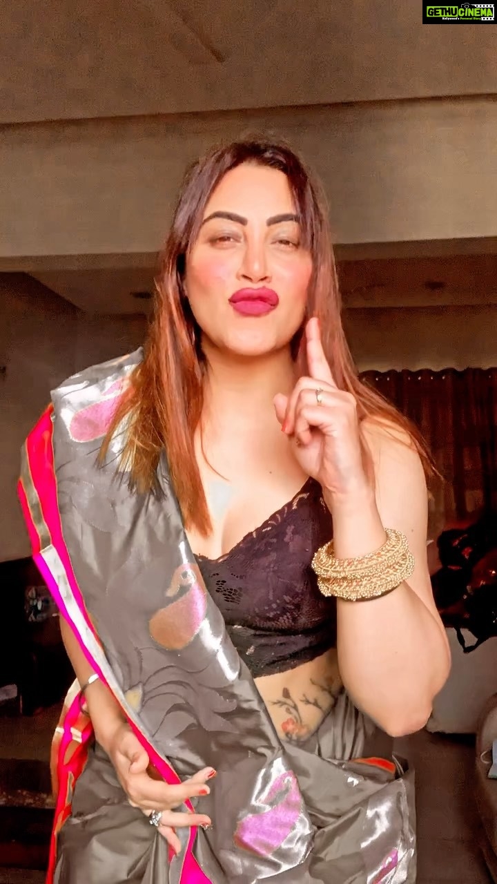 Arshi Khan Instagram - Meri kamar maroda kha jaagi ❤️❤️❤️❤️❤️❤️❤️ thanku guys for beautiful reels ❤️ #arshi #arshikhan #sherukrishnagoni #kamarmaroda #reels #reelsinstagram #reelitfeelit #reelsindia @its_swag_app @punit_choudhary____ @harjeetdeewana