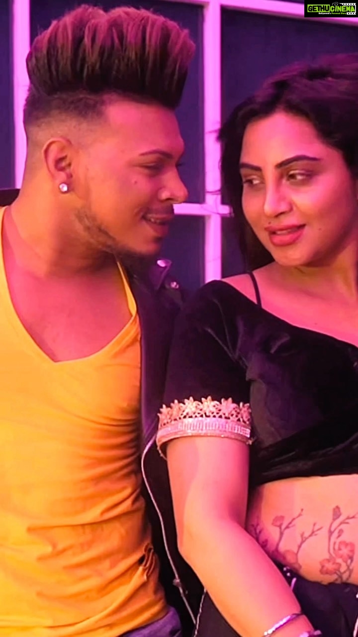 Arshi Khan Instagram - Teri #kamarmaroda kha jaa gi 😍😜 @arshikofficial . #feelitreelit #feelkaroreelkaro #trending #dance #arshikhan . @its_swag_app
