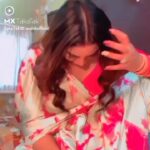 Arshi Khan Instagram – Kehte he mujhko Hawa hawaii 
Love you awaam 😍 
@mxtakatak @mxtakatakindiaofficial 
#Arshikhan #mxtakatak #hawaii #hawahawai #song #mxtakatakcreator