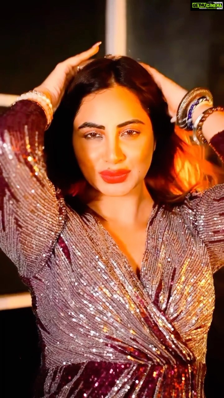 Arshi Khan Instagram - NAZAR BHI UTHEGI ❤️ #you #arshi #arshikhan #reels #reelsinstagram #reelsvideo #reelsindia