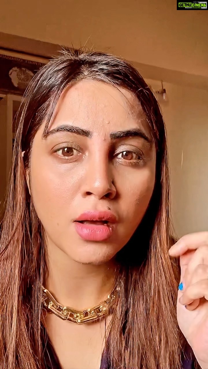 Arshi Khan Instagram - 🤐🤐🤐🤐🤐🤐 #arshikhan #reels #reelitfeelit #reelkarofeelkaro #reelsvideo #arshi #sherukrishnagoni