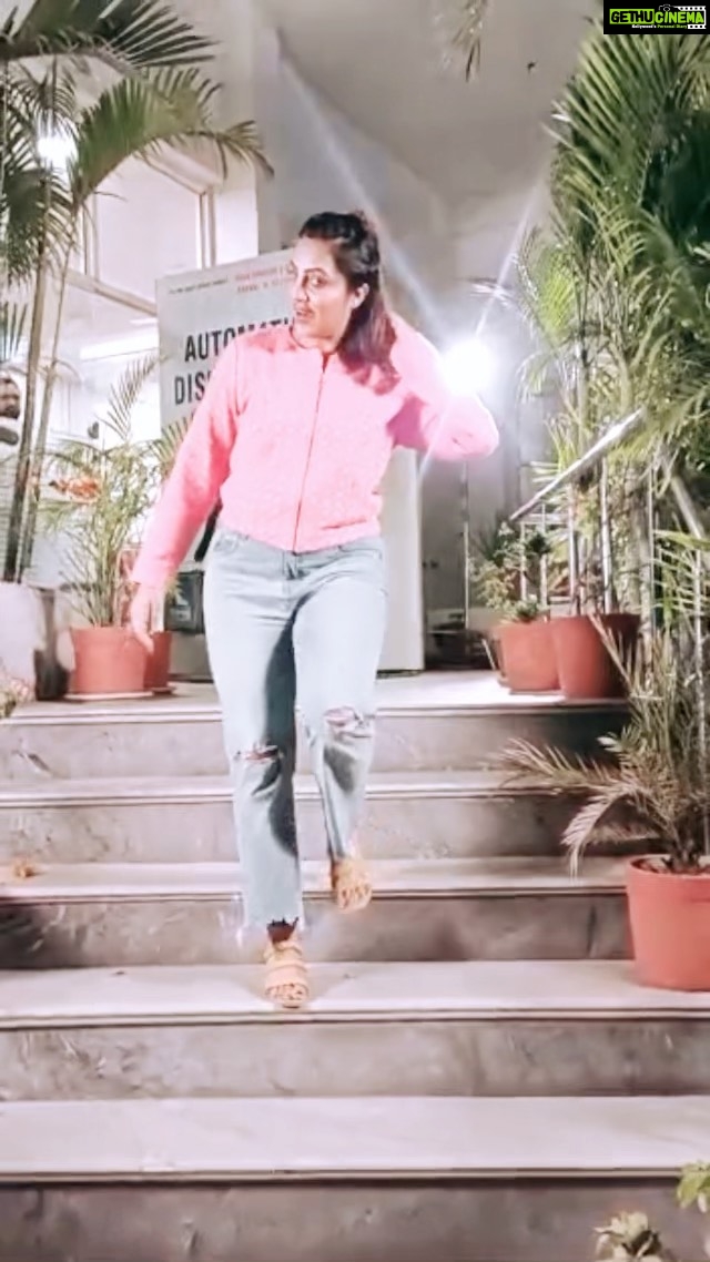 Arshi Khan Instagram - ❤️❤️❤️❤️❤️❤️❤️ #arshi #arshikhan #sherukrishnagoni #reel #reelitfeelit #reelkarofeelkaro #reel