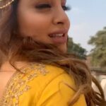 Arshi Khan Instagram - Pata nahi konsa gaana gaa rahi 😂😂😂😂😂😂 #arshikhan #reels #reelitfeelit #reelsvideo #jaipur #sherukrishnagoni