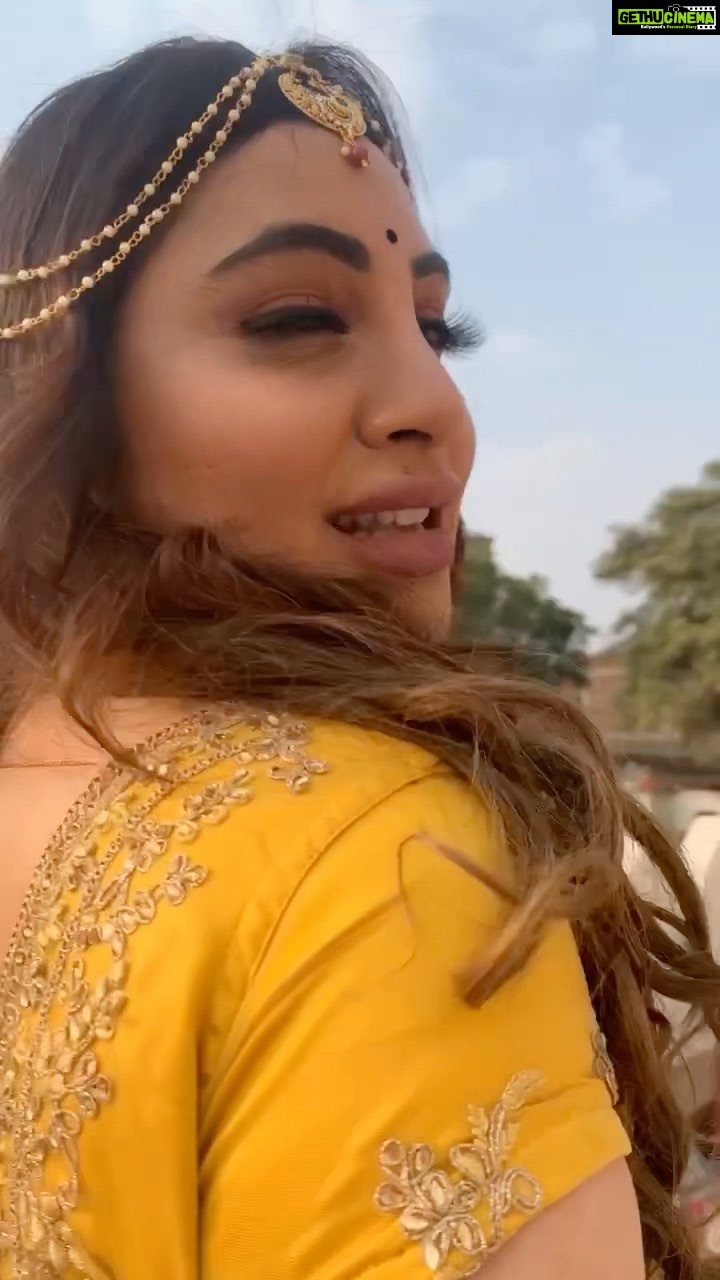 Arshi Khan Instagram - Pata nahi konsa gaana gaa rahi 😂😂😂😂😂😂 #arshikhan #reels #reelitfeelit #reelsvideo #jaipur #sherukrishnagoni