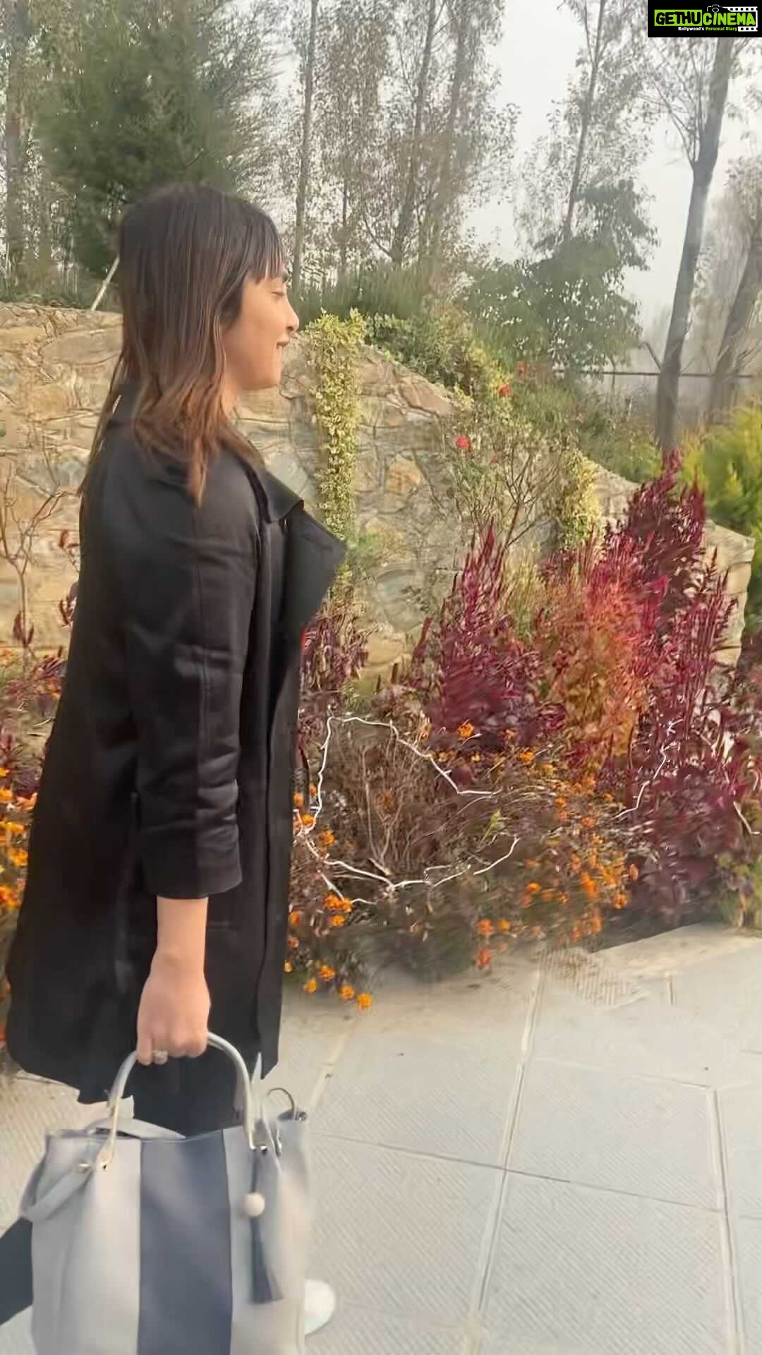 Arshi Khan Instagram - ❤️❤️❤️❤️ Beautiful song #Arshi #arshikhan #sherukrishnagoni #reels #reel #reelitfeelit