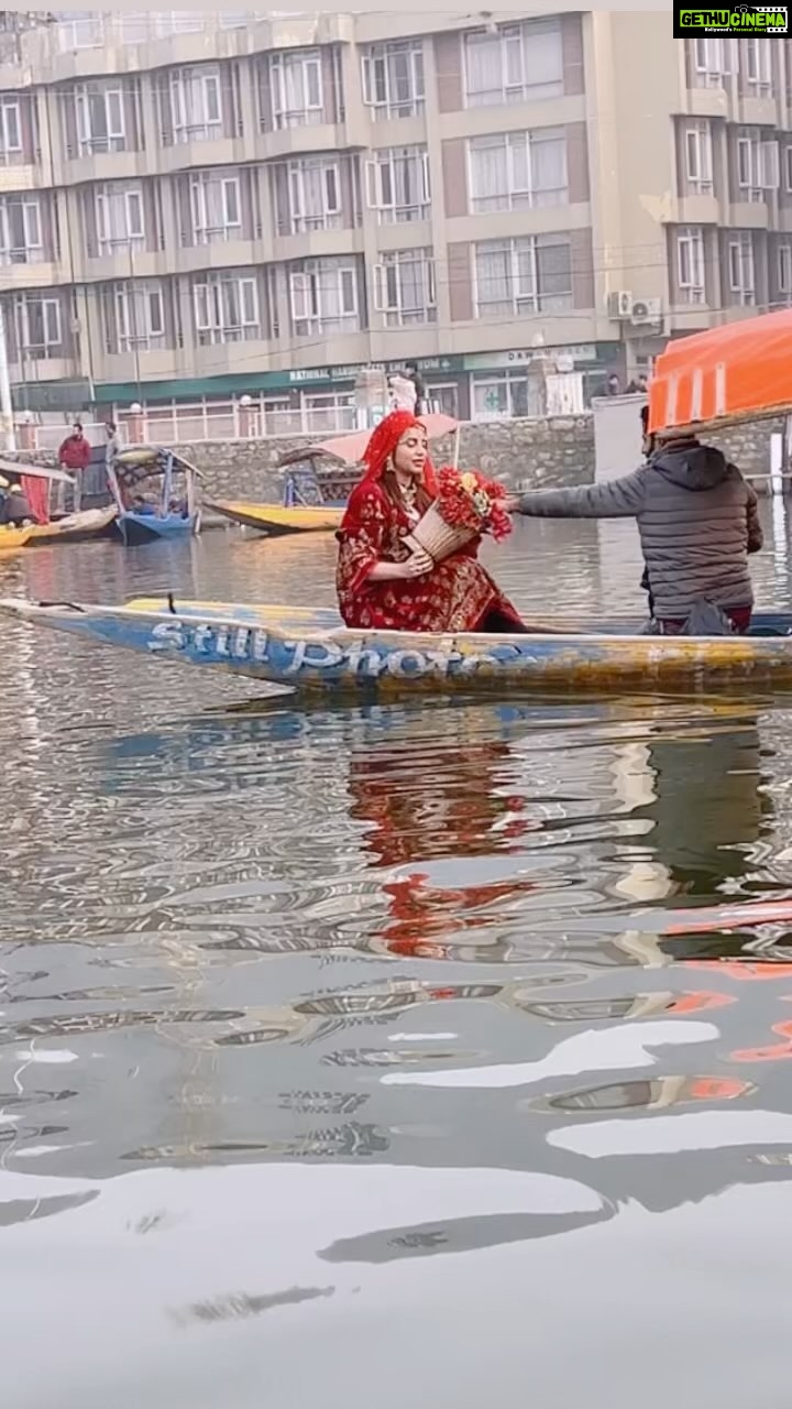 Arshi Khan Instagram - Woow what a Kashmir #reels #reelitfeelit #reelkarofeelkaro