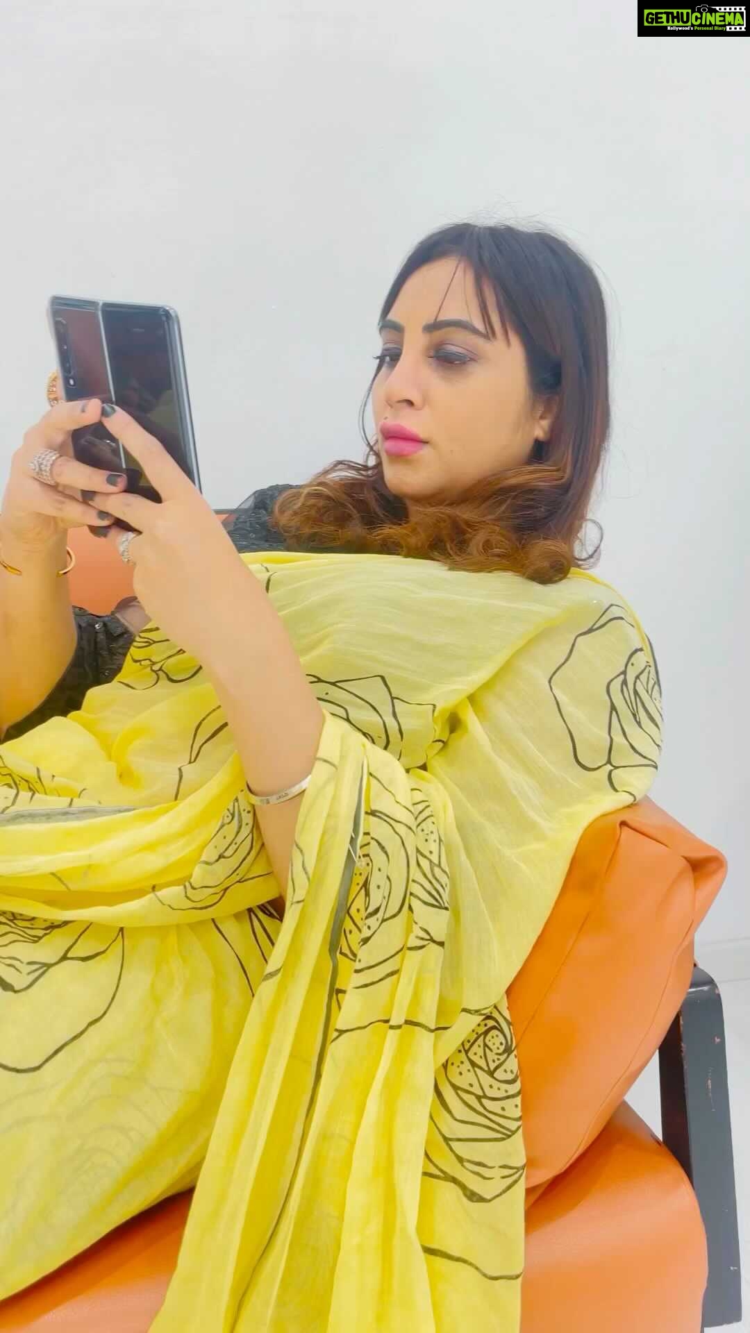 Arshi Khan Instagram - Abbbbbaaaaaa #Arshi #sherukrishnagoni #arshikhan #reelkarofeelkaro #reelitfeelit
