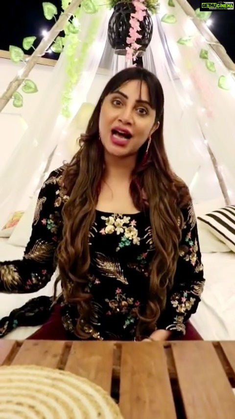 Arshi Khan Instagram - HAPPY DIWALI ❤️❤️❤️❤️❤️❤️ AWAAM #happy #diwali #arshi #arshikhan #sherukrishnagoni ❤️❤️