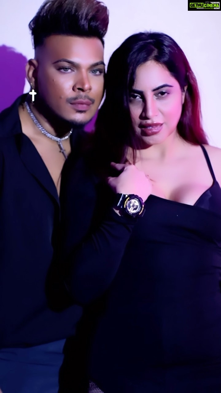 Arshi Khan Instagram - Your body language speaks to me 🙈🙈🙈 @eshanmasihchrist #arshi #arshikhan #eshan #reels #reelsinstagram #reelsvideo #reelsindia #reelitfeelit #reelkarofeelkaro
