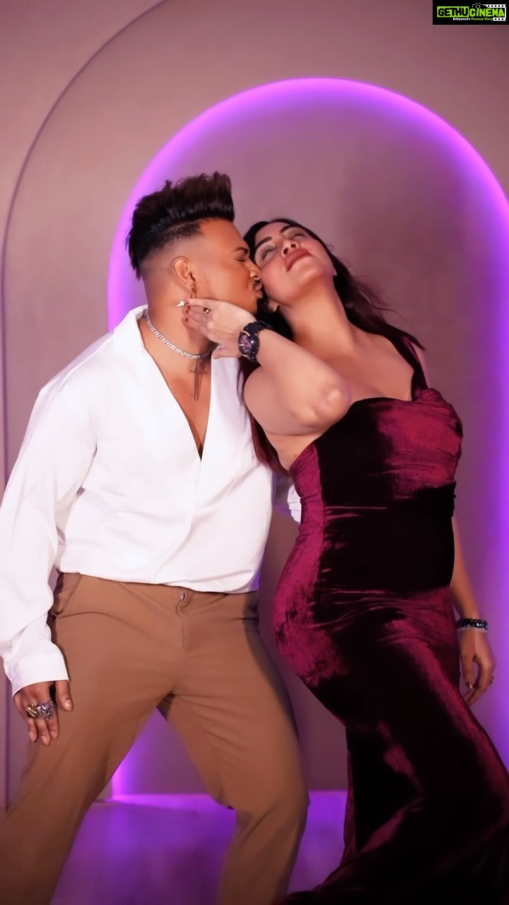 Arshi Khan Instagram - Mehfil mei Nazar hi Tum par thi 🙈 @arshikofficial . #feelitreelit #feelkaroreelkaro #trending #arshikhan #arshan #mehfilmeinbaarbaar . Location @byou.in Shoot by @black_lotus99