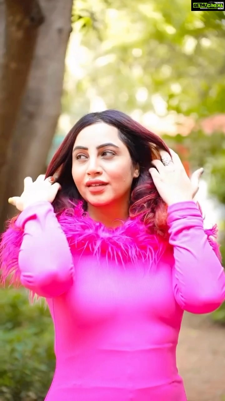 Arshi Khan Instagram - Saanso ki maala pe Simru ❤️❤️ #arshi #arshikhan #reelsinstagram #reels #reelsvideo #reelsindia #reelitfeelit